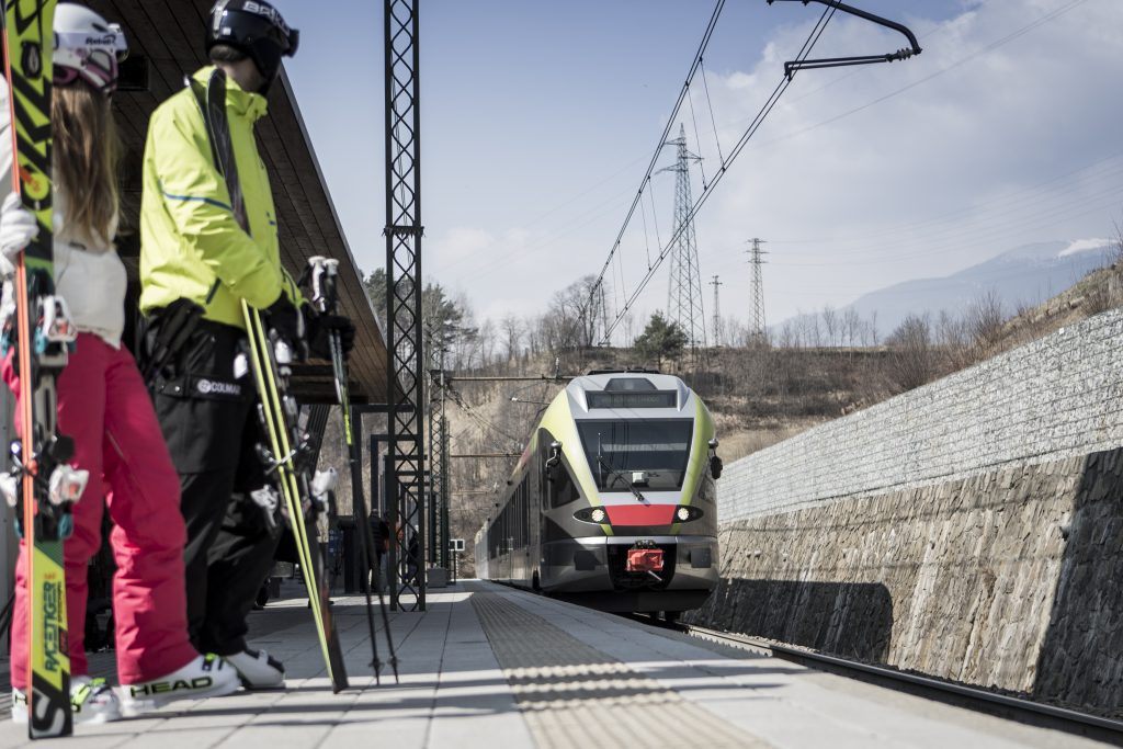 Pustertal Express an der Haltestelle Kronplatz. Foto: Manuel Kottersteger/TVB Kronplatz