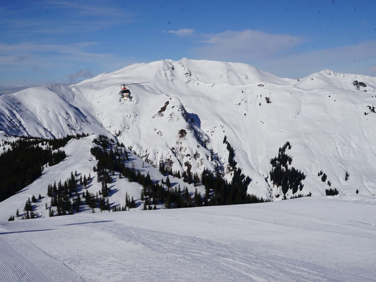 Zella am See/Salzburger Land: Heli-Transfer von Schloss Prielau ins Skigebiet. Landung Schmittenhöhe. Foto: Rainer Krause