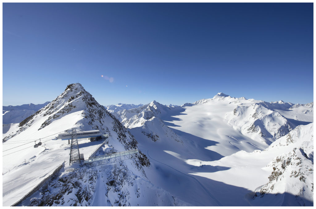 Sölden, am Tiefenbachferner mit Felssteg. Foto: Bergbahnen Sölden