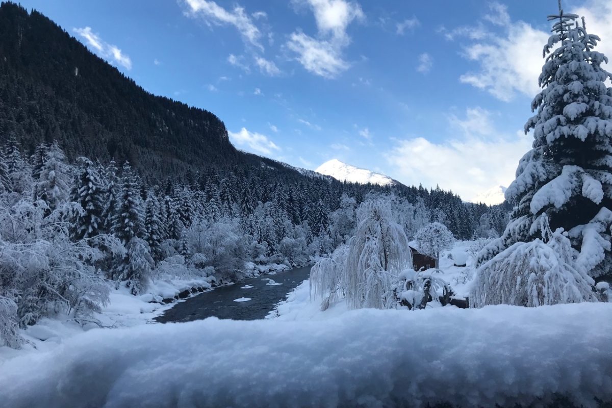 Osttirol: Tiefverschneit ist das Defereggental. Foto: Monika Hoeksema